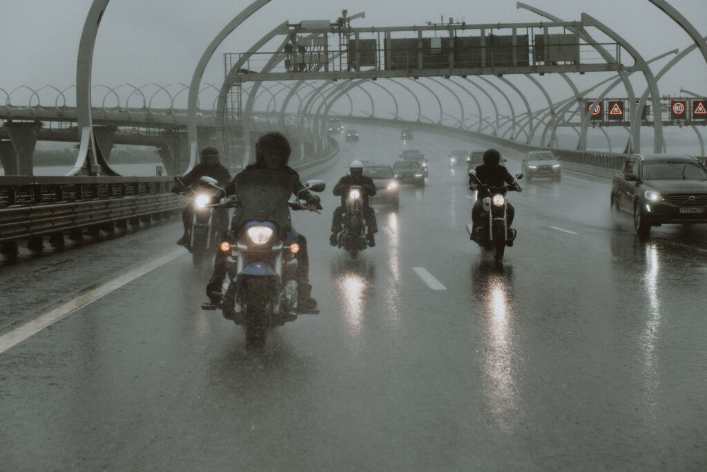 Bezpieczne i stylowe motocykle dla młodzieży - jak wybrać odpowiedni model?